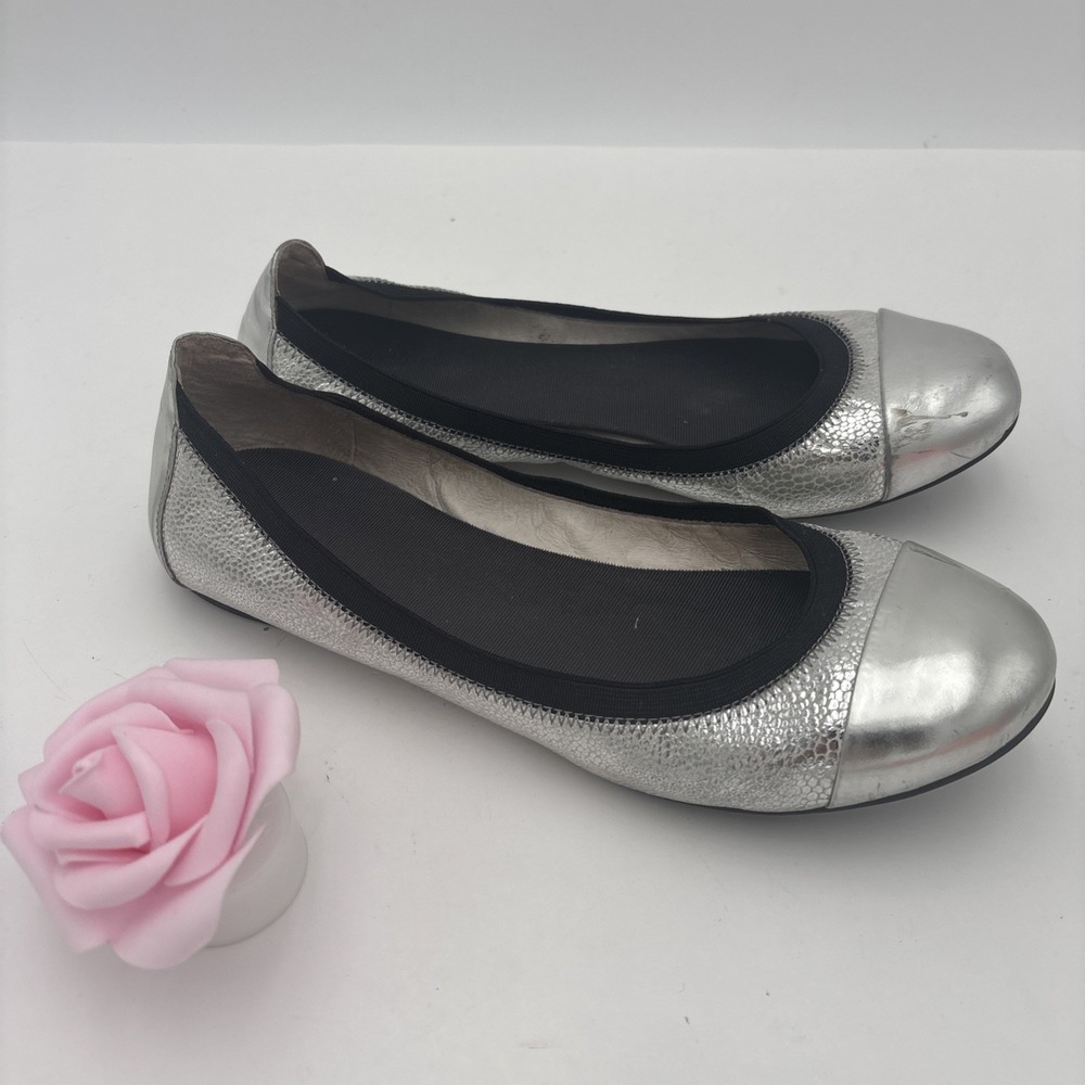 VINCE CAMUTO Metallic Silver Elisee Flats (Size 6.5 M)